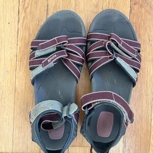 Teva Purple Sandals Women's Size 9 Adjustable Sport Hiking Outdoor Shoes